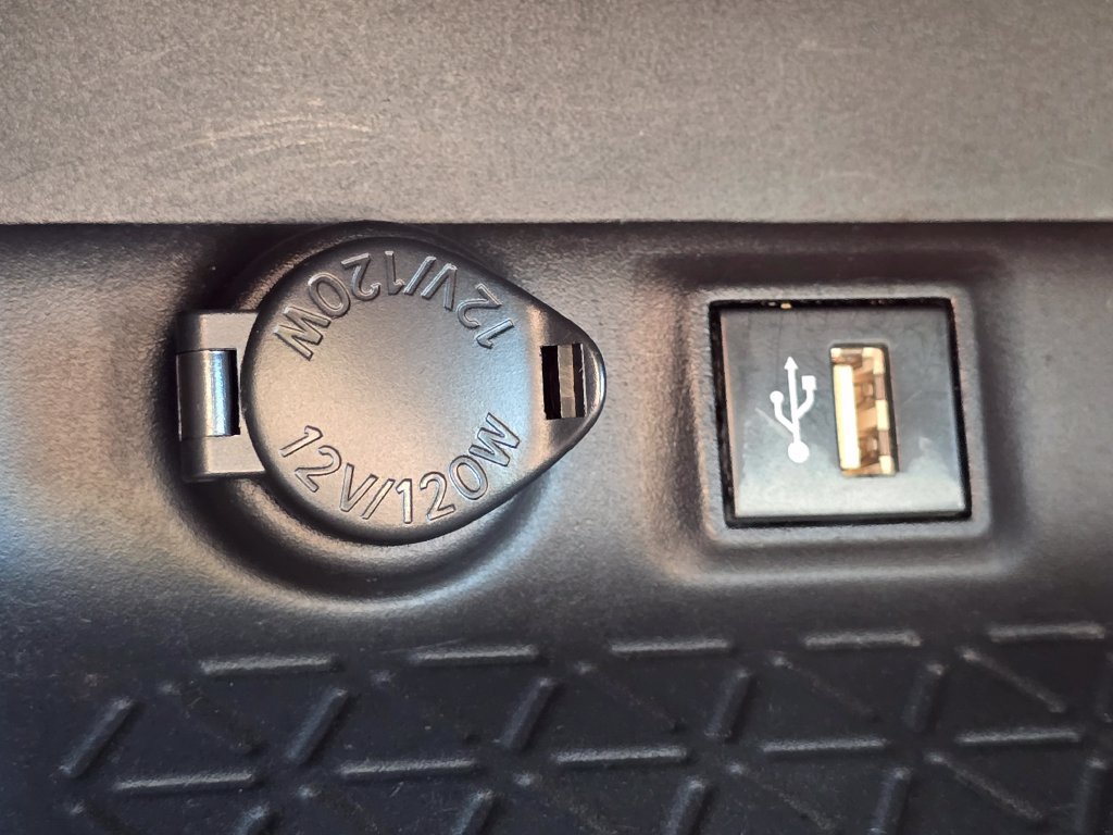 Used 2024 Toyota RAV4 LE FWD image 27