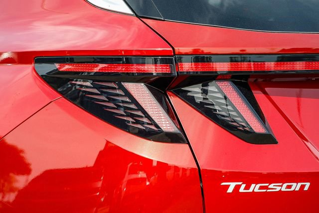 Certified 2025 Hyundai Tucson Limited AWD/4WD image 10