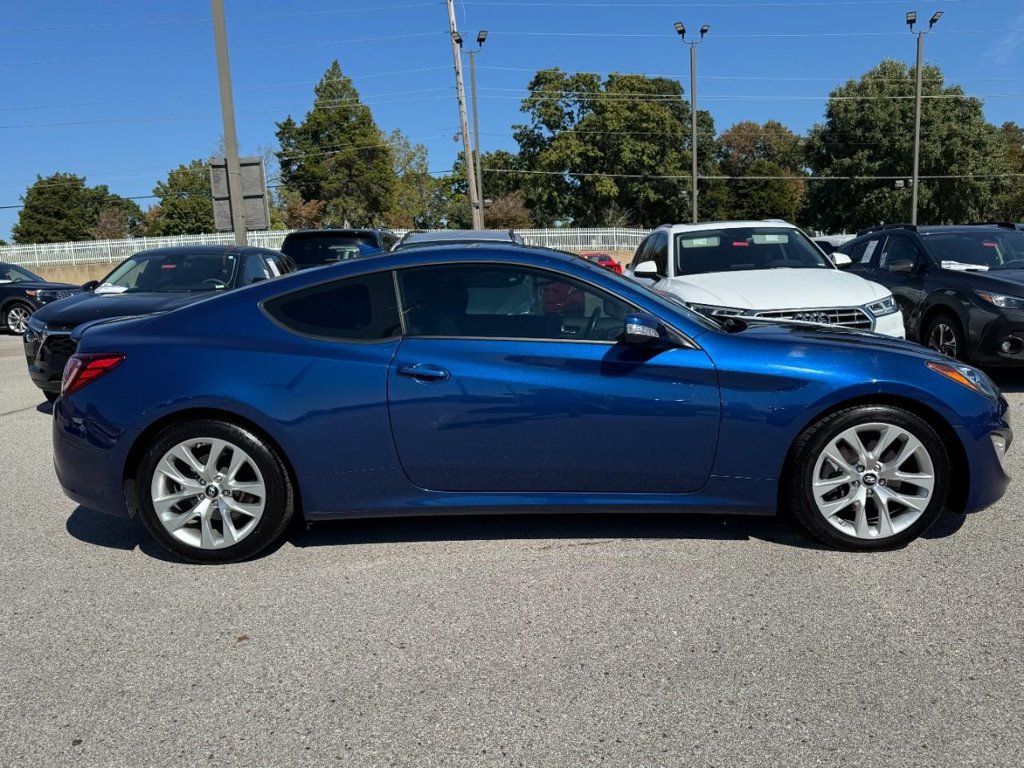 Used 2016 Hyundai Genesis 3.8 RWD image 2