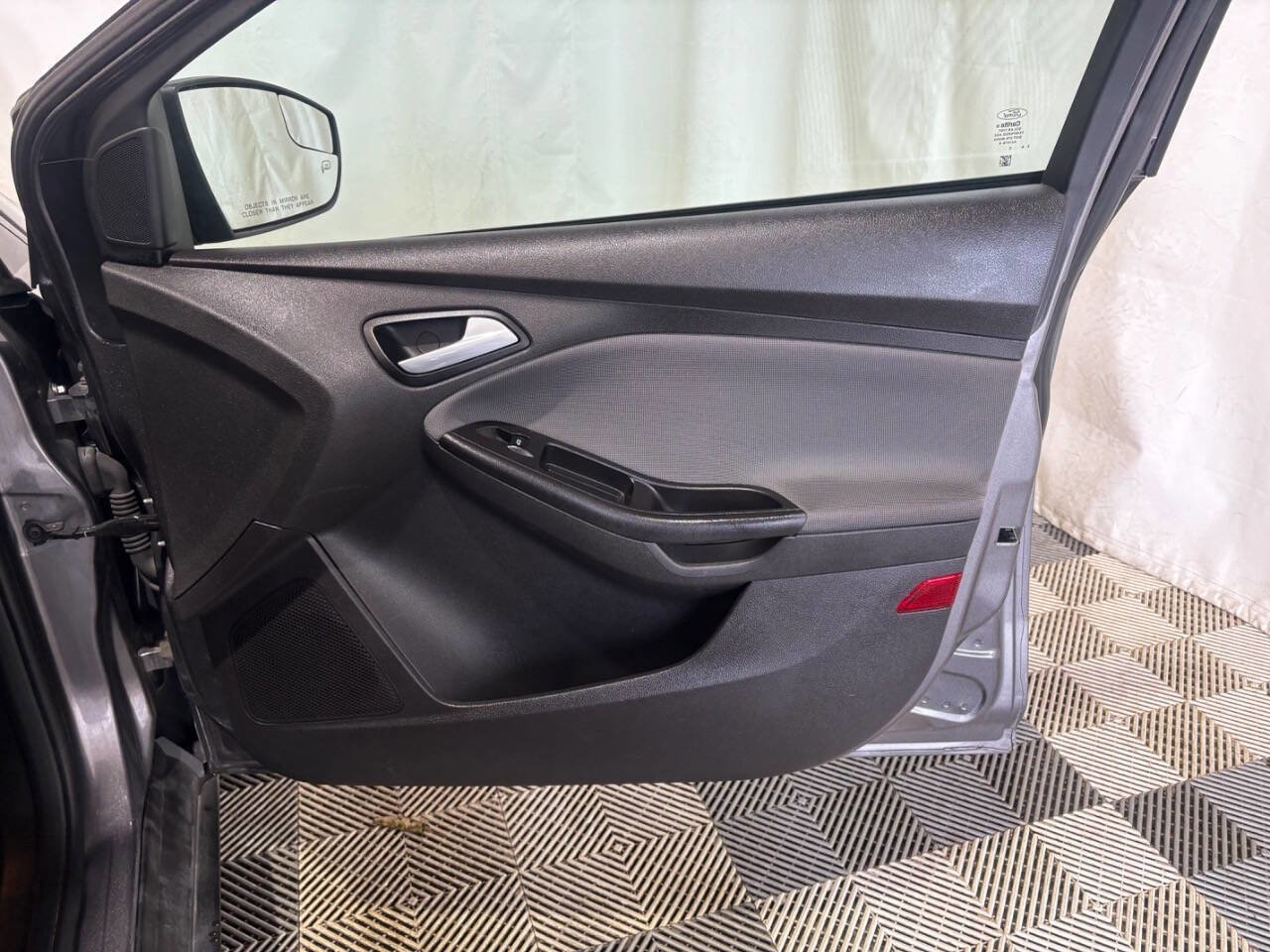 Used 2014 Ford Focus SE w/ SE Winter Package image 12