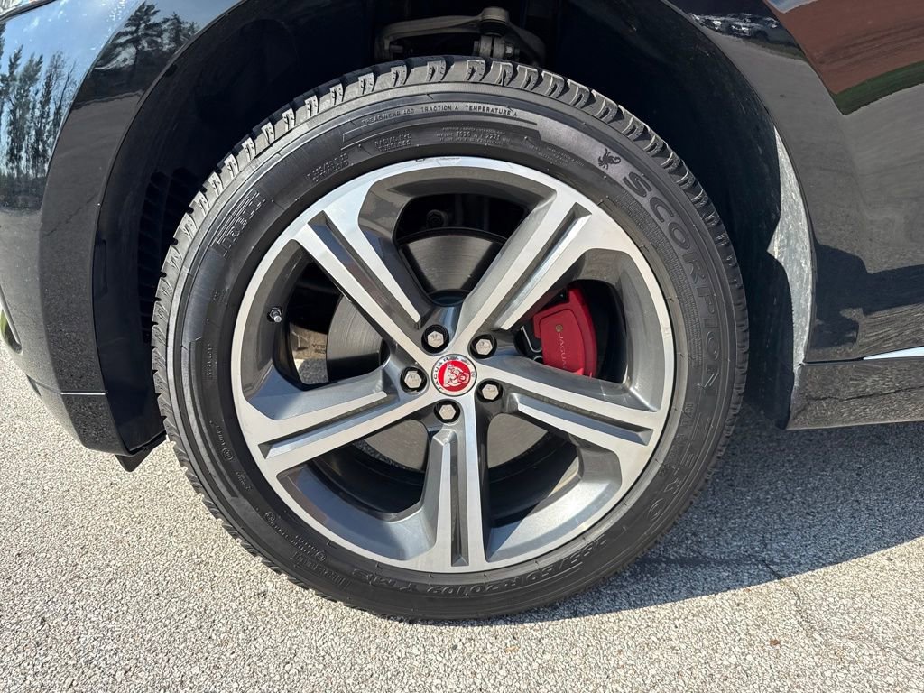 Used 2017 Jaguar F-PACE S image 9