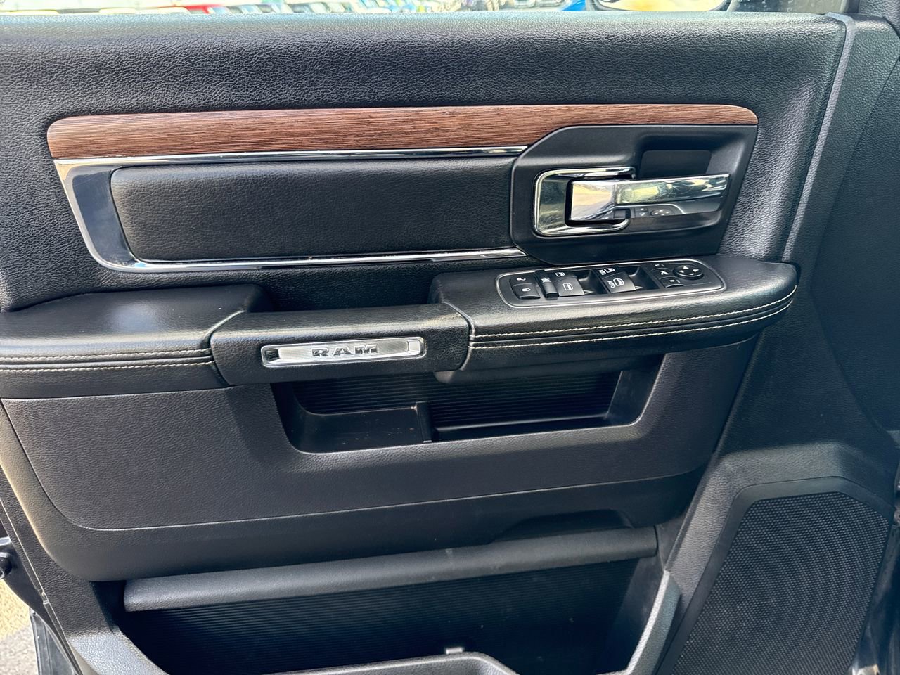 Used 2016 RAM 1500 Laramie w/ Convenience Group image 14