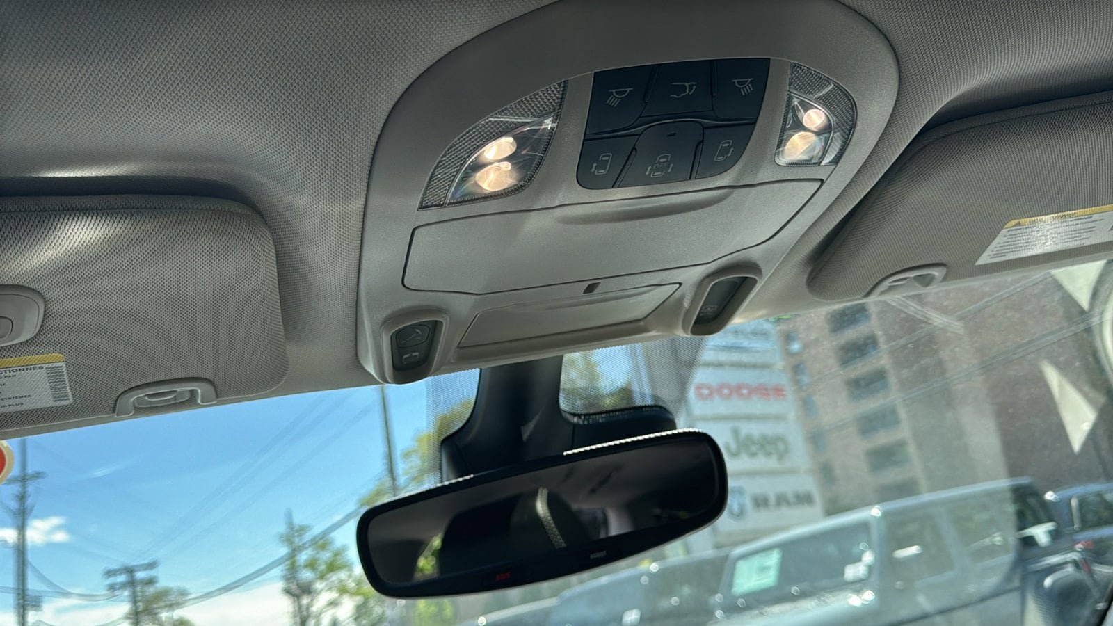 Certified 2024 Chrysler Pacifica Limited FWD image 31