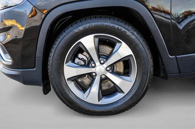 Used 2019 Jeep Cherokee Limited image 9
