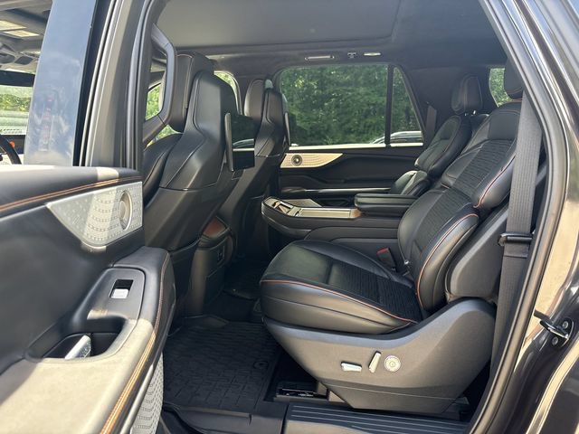 Used 2025 Lincoln Navigator L Black Label AWD/4WD image 15