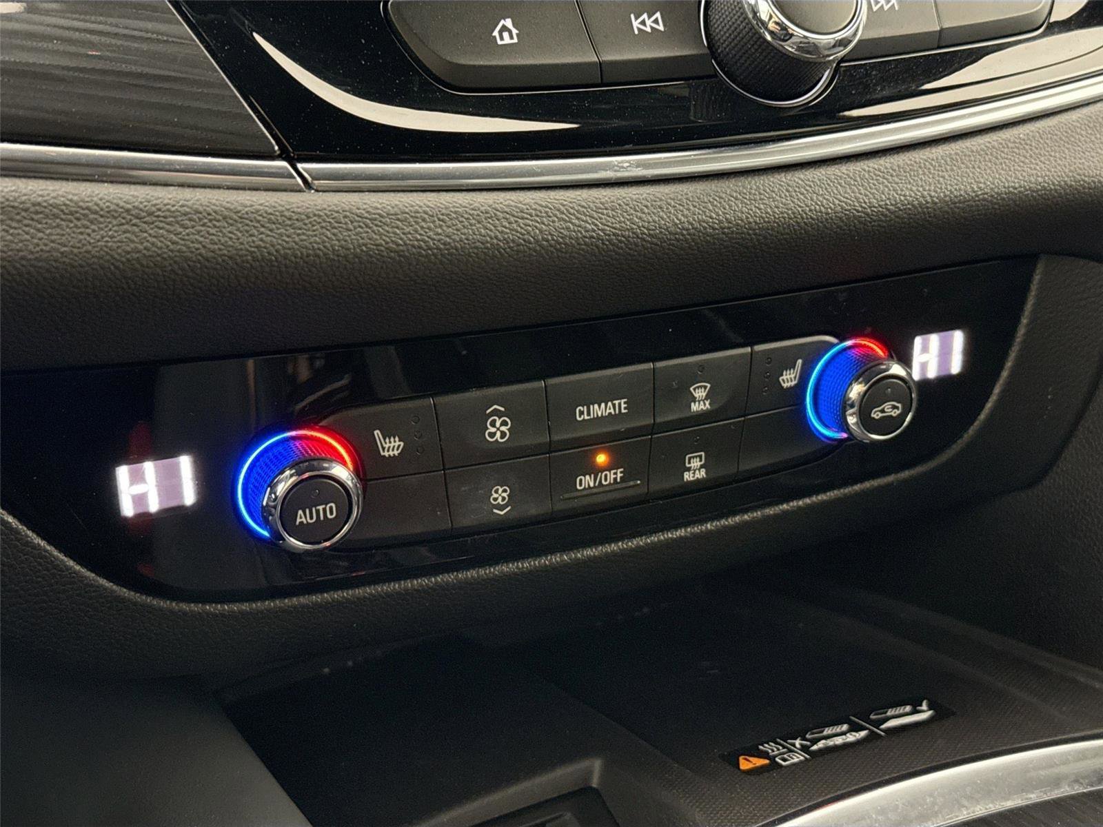 Used 2024 Buick Enclave Essence image 25