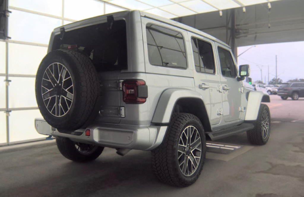 Used 2024 Jeep Wrangler High Altitude AWD/4WD image 4