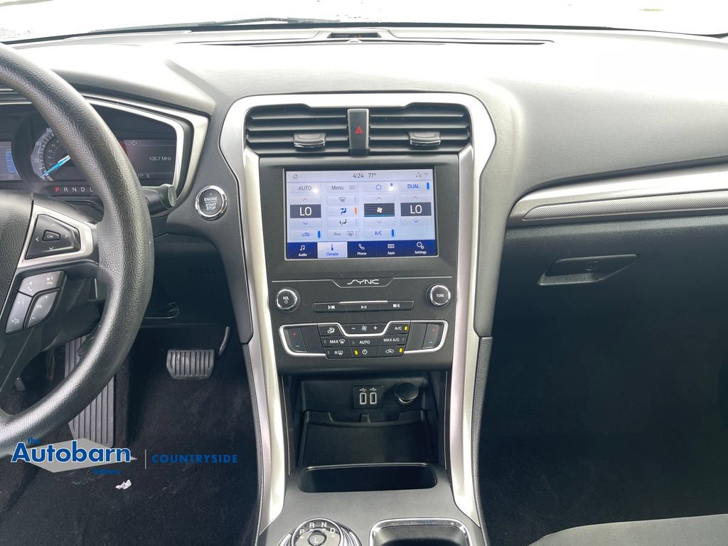 Used 2020 Ford Fusion SE FWD image 17