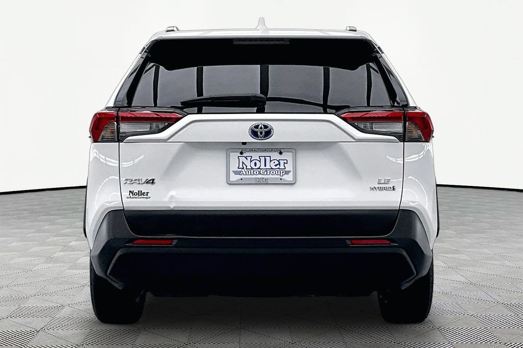 Used 2023 Toyota RAV4 LE AWD/4WD image 4