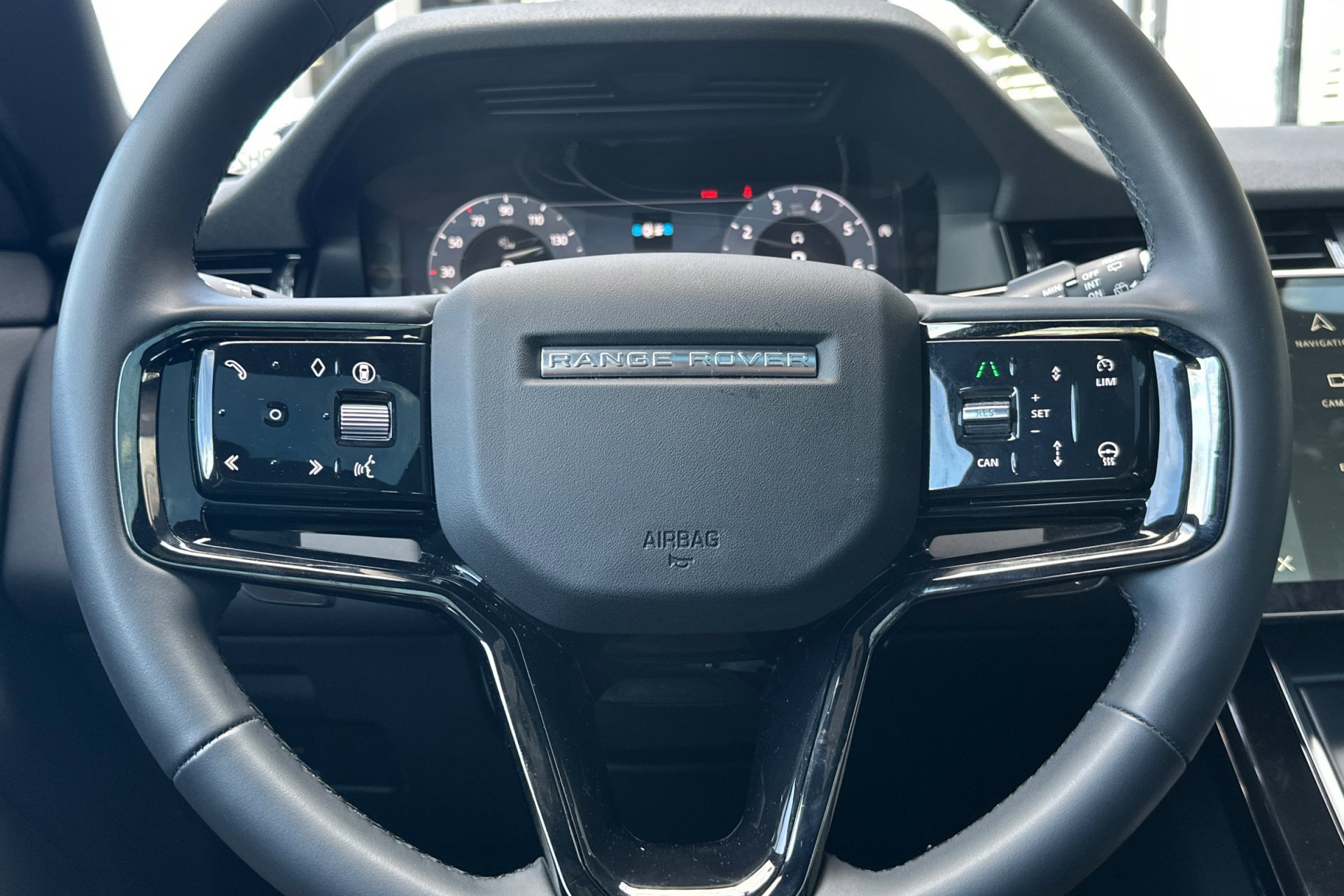 Used 2024 Land Rover Range Rover Evoque Dynamic SE image 22