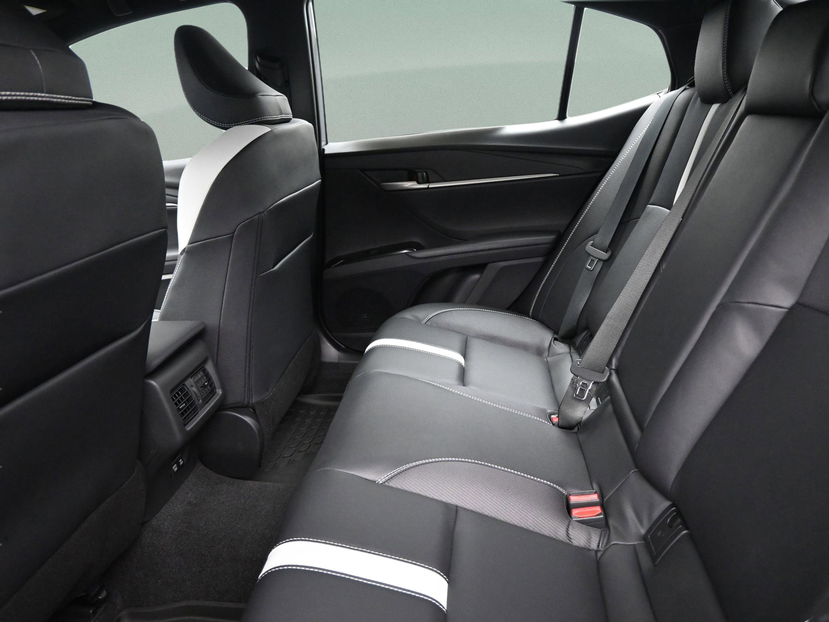 New 2026 Toyota Camry SE FWD image 31