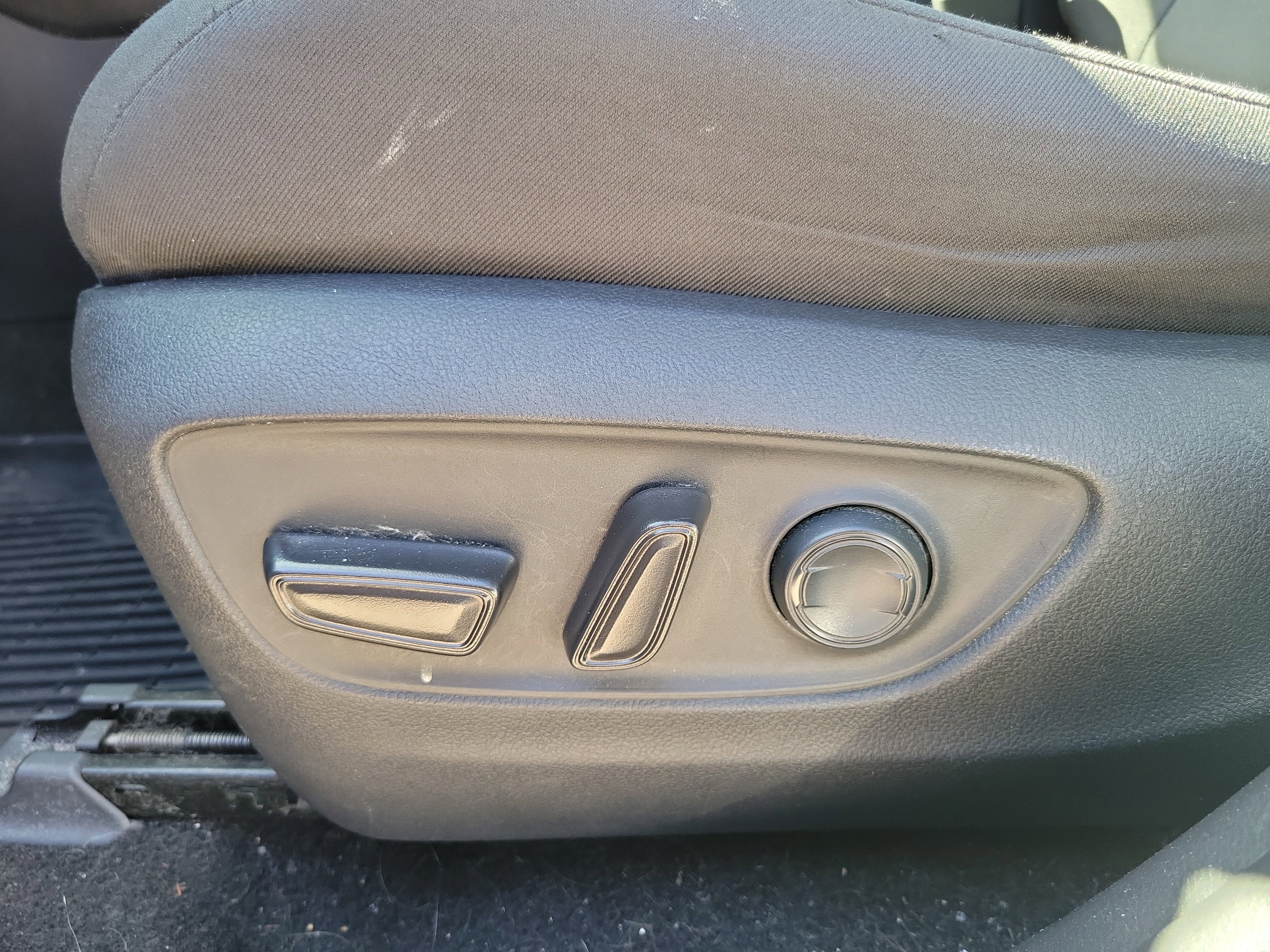 Used 2020 Toyota RAV4 XLE w/ All Weather Liner Package image 21