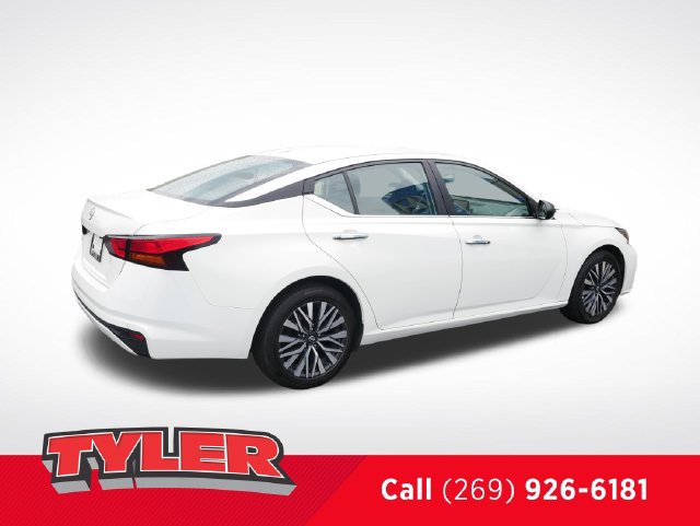 Used 2025 Nissan Altima 2.5 SV FWD image 8