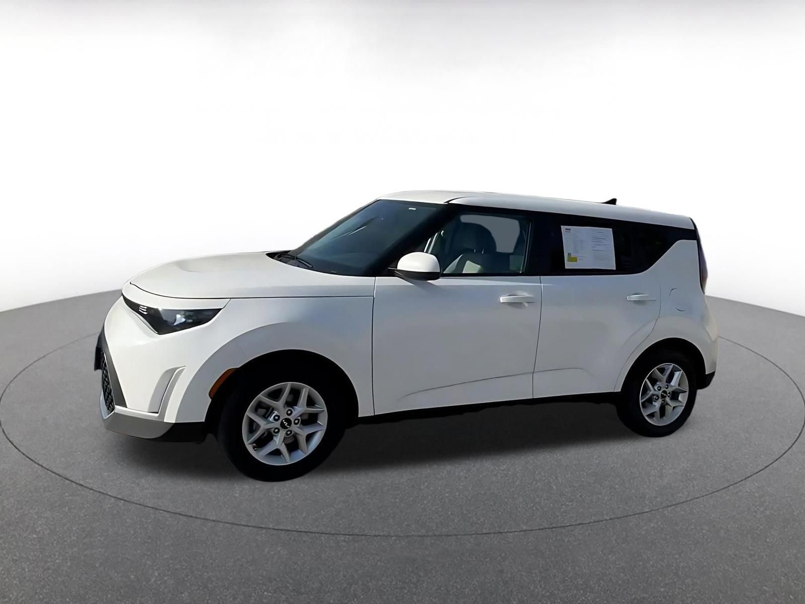 Used 2025 Kia Soul LX w/ LX Technology Package image 8