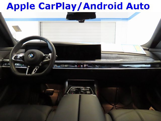 Used 2025 BMW 740i image 8