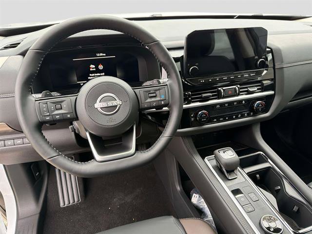 New 2025 Nissan Pathfinder Platinum w/ Black Appearance Package image 8