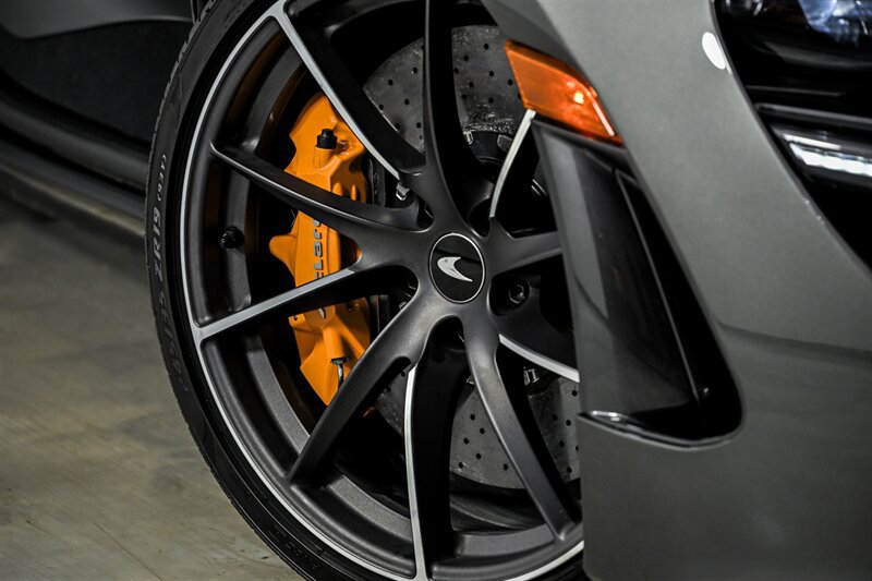 Used 2019 McLaren 720S RWD image 4