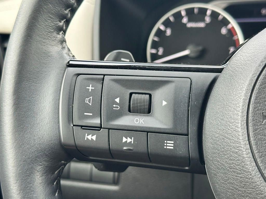 Used 2023 Nissan Rogue SL w/ SL Premium Package FWD image 15