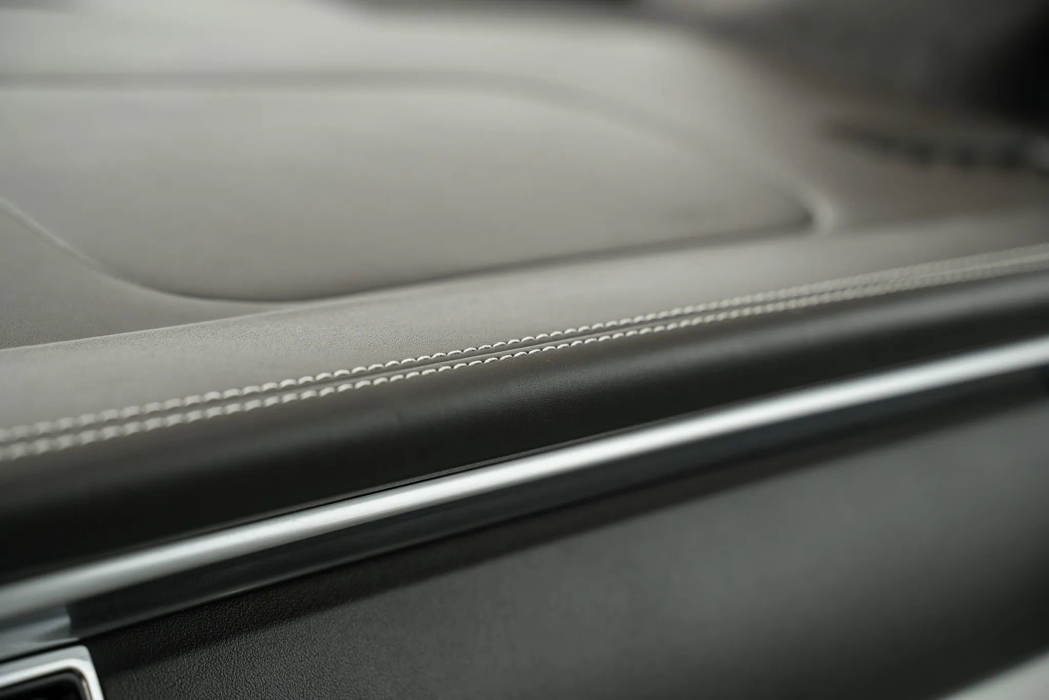 Used 2018 Porsche Macan Turbo image 36