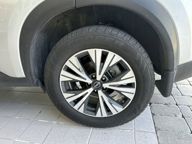 Used 2022 Nissan Rogue SV w/ SV Premium Package AWD/4WD image 11