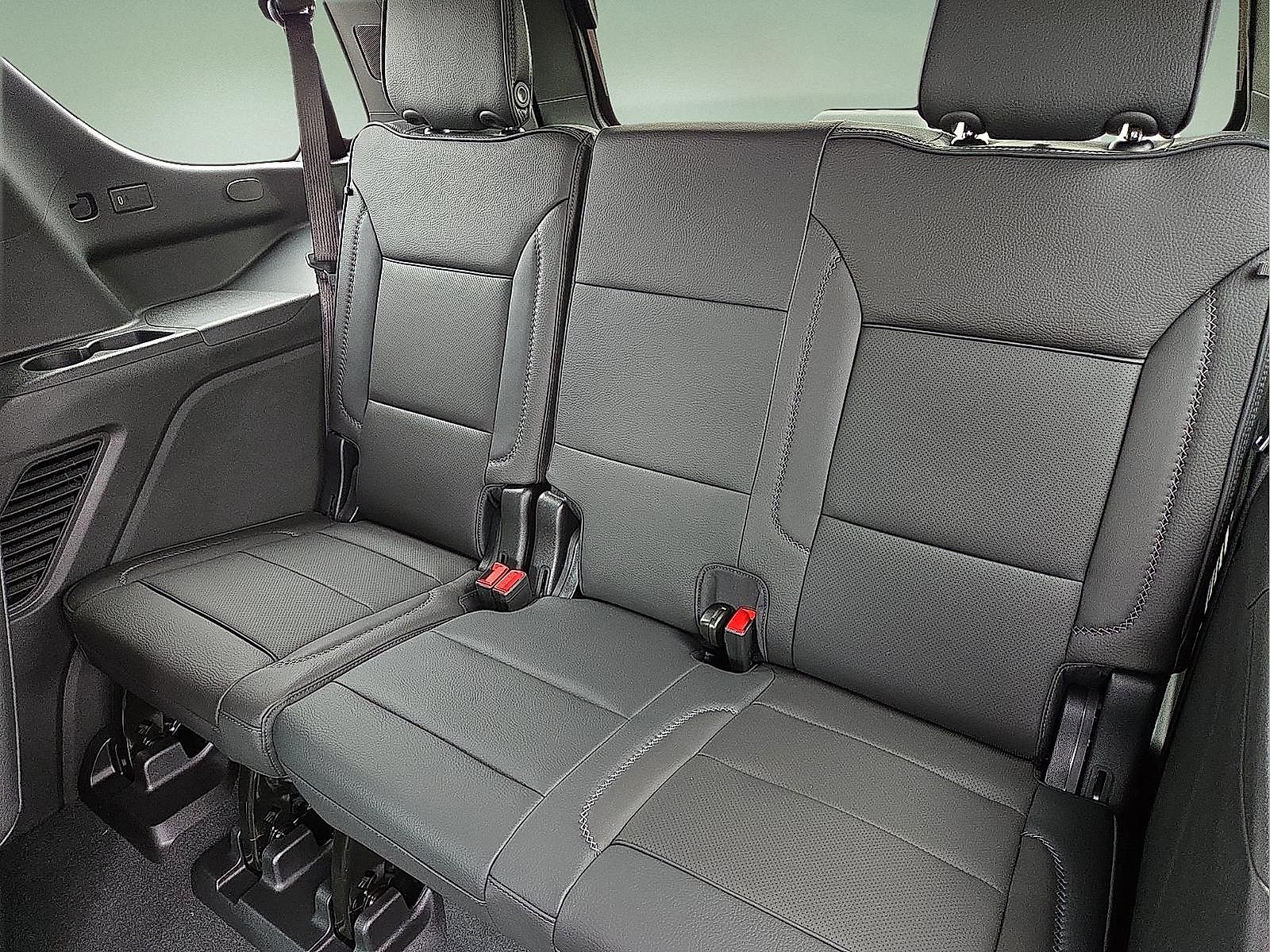 New 2026 GMC Yukon Denali w/ Sun & Power Step Package image 10