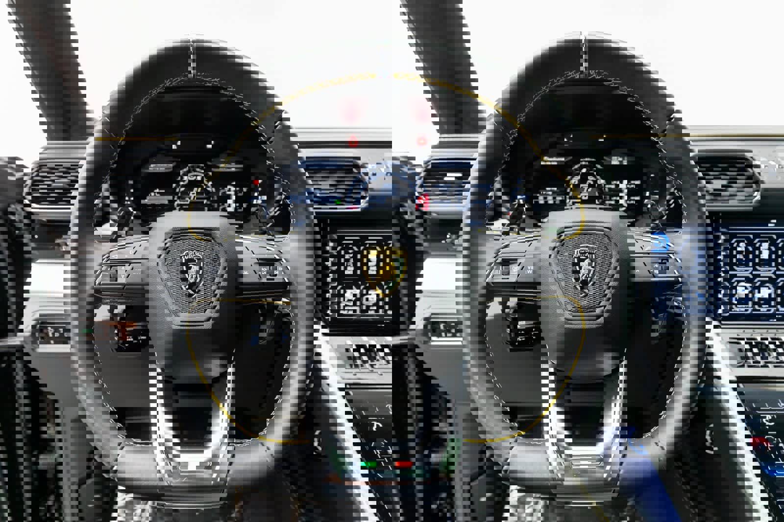 Used 2022 Lamborghini Urus image 13