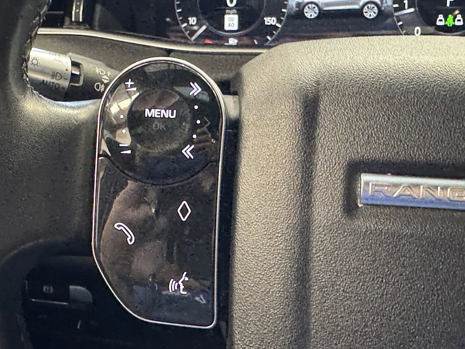 Used 2020 Land Rover Range Rover Evoque SE image 19