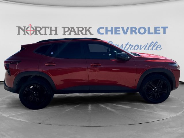 Used 2024 Chevrolet Trax ACTIV w/ Driver Confidence Package FWD image 2
