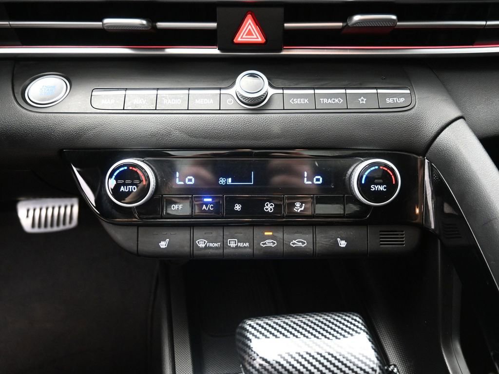 Used 2025 Hyundai Elantra SEL FWD image 28