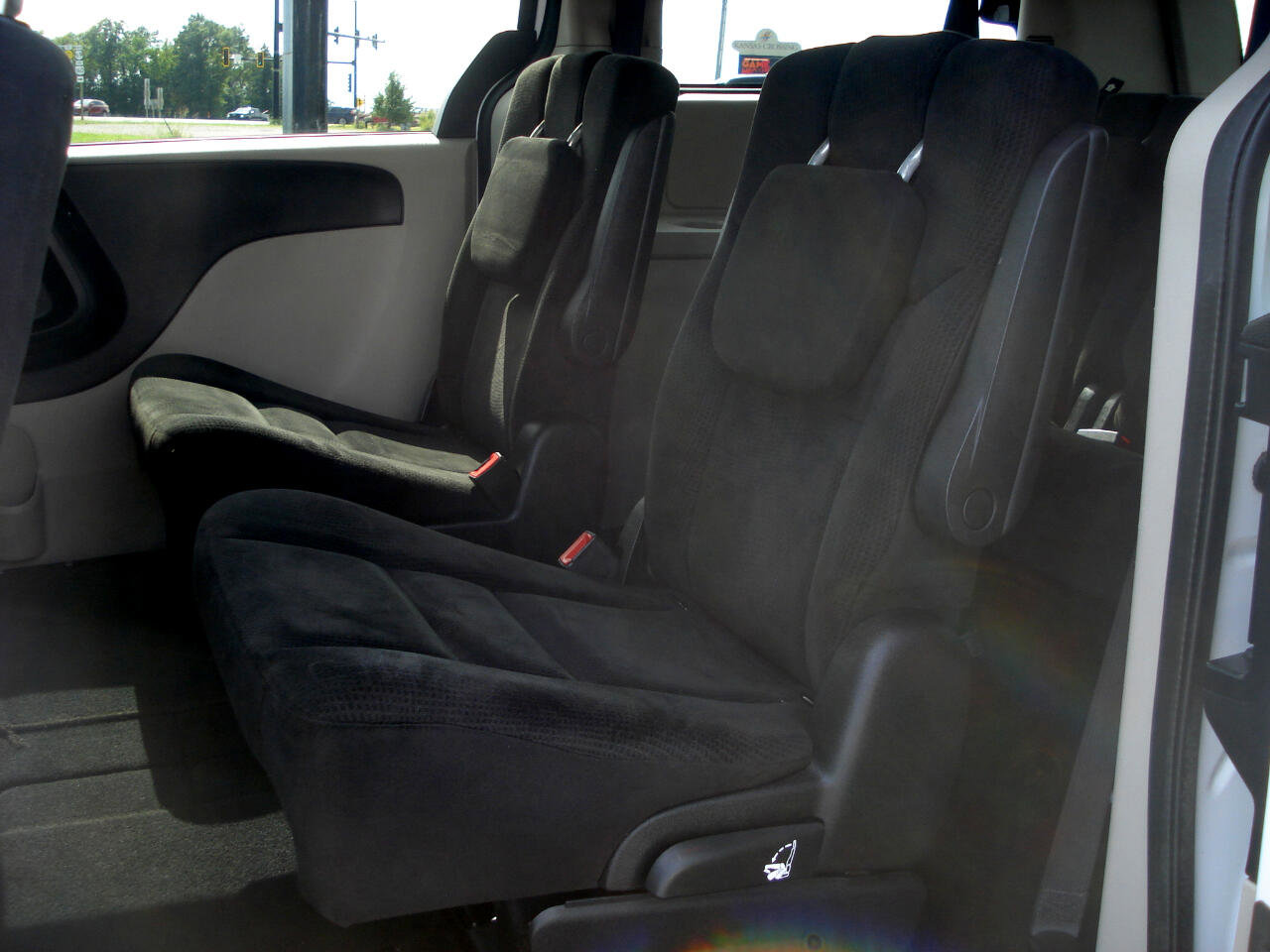 Used 2016 Dodge Grand Caravan SE image 29