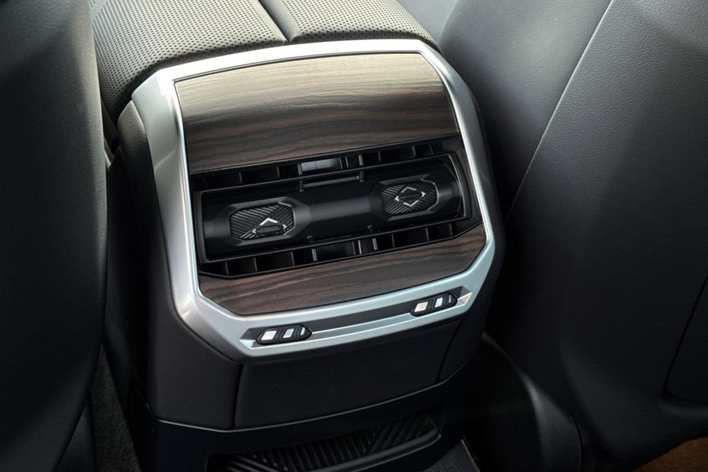 New 2026 BMW i7 xDrive60 w/ Executive Package image 13