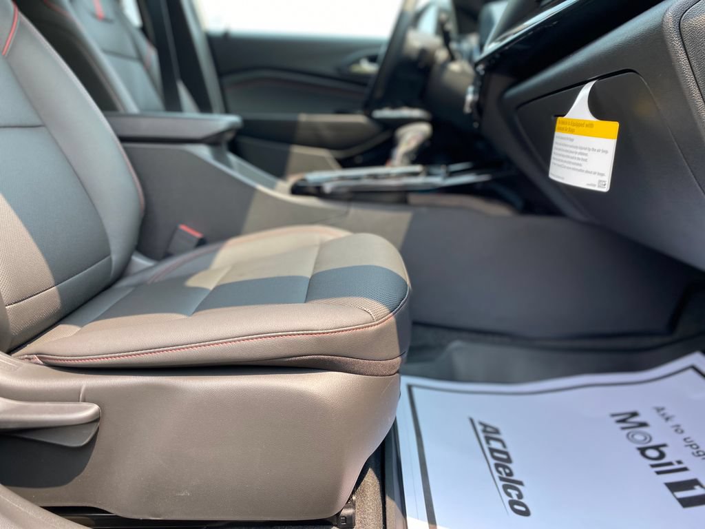 New 2026 Chevrolet Trax RS w/ Sunroof Package FWD image 11