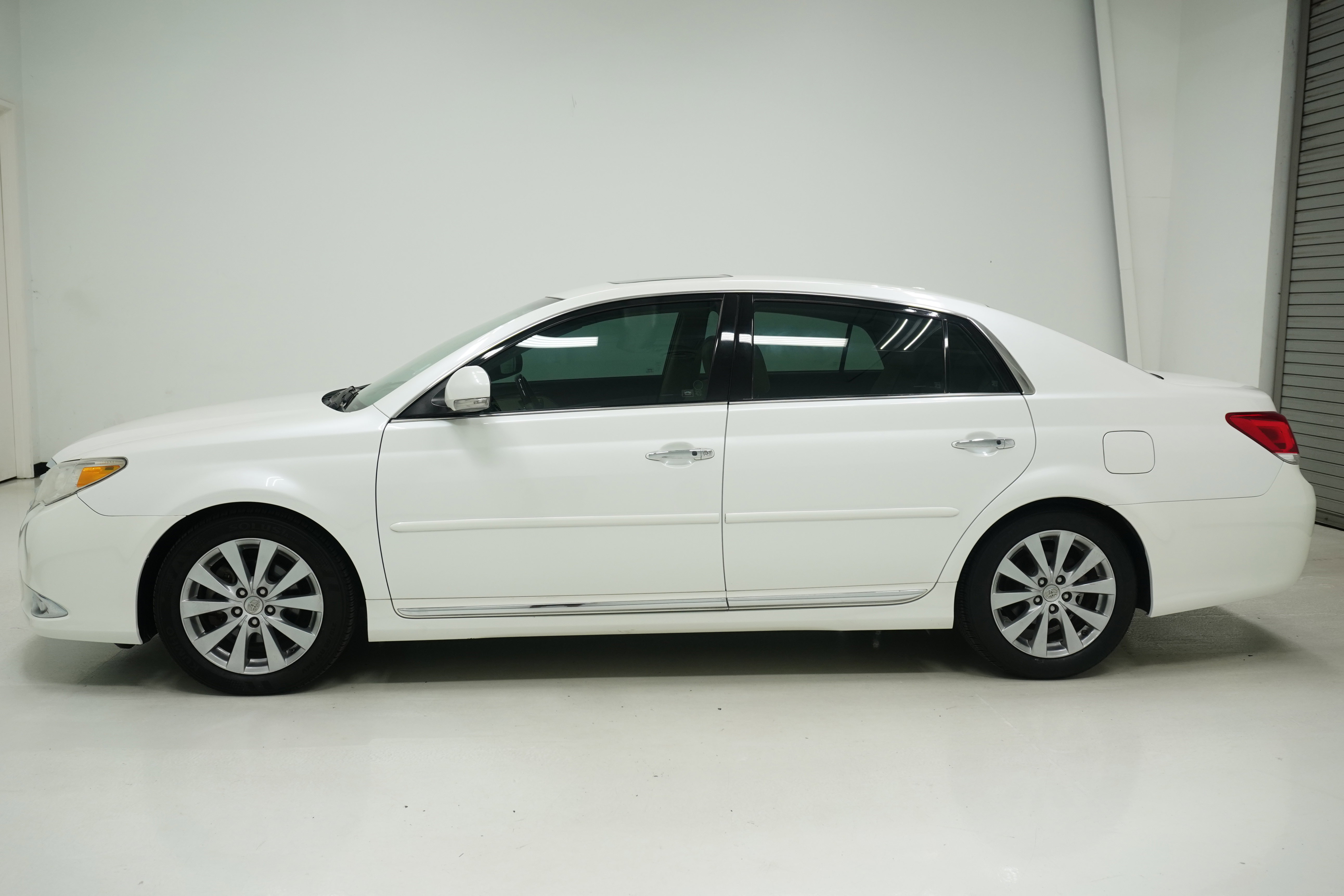 Used 2011 Toyota Avalon Limited FWD image 7