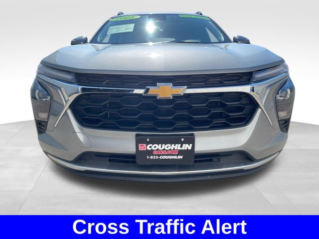 Used 2025 Chevrolet Trax LT w/ LT Convenience Package FWD image 8