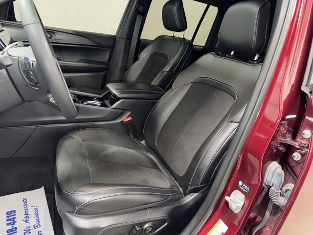 Used 2023 Jeep Grand Cherokee Altitude image 12