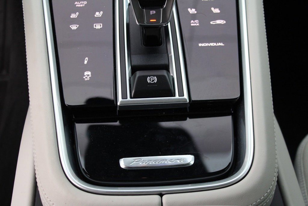 Used 2023 Porsche Panamera 4 image 27