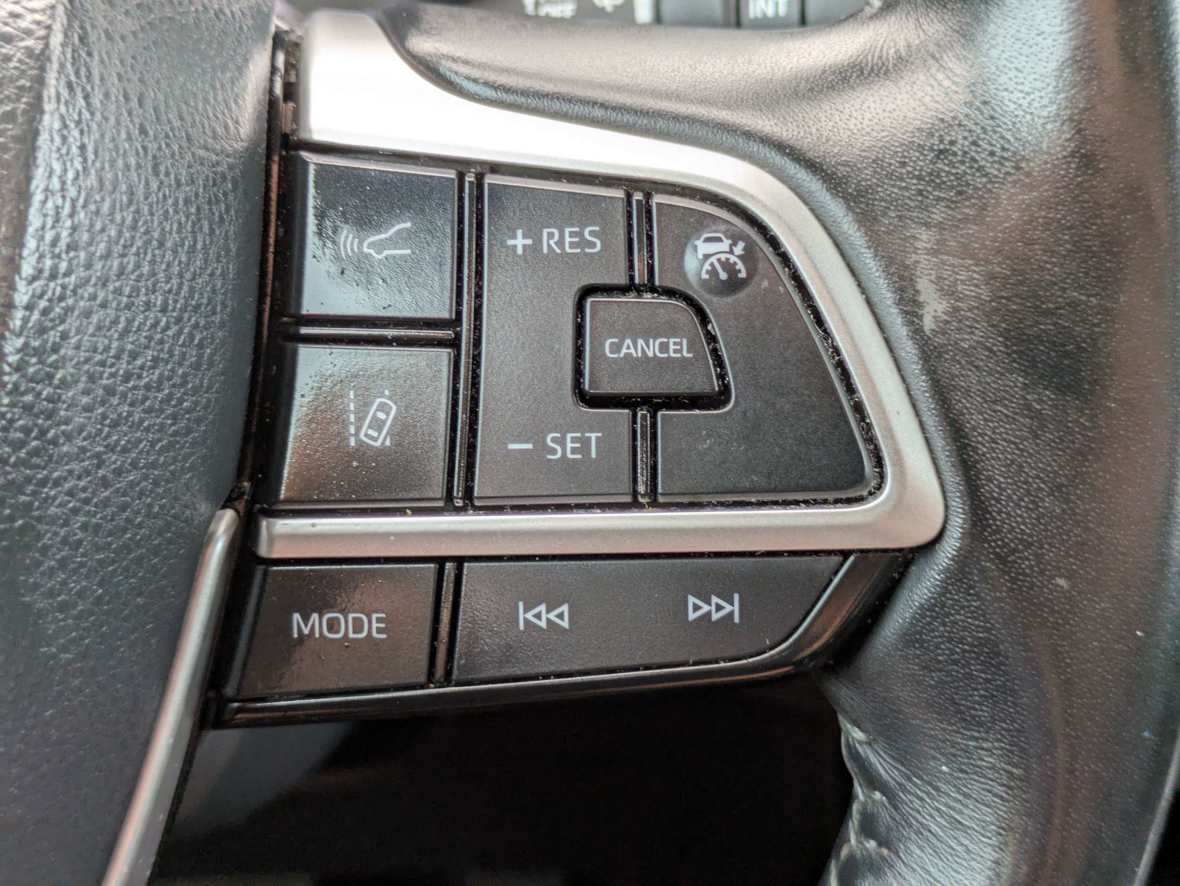 Used 2023 Toyota Highlander XLE FWD image 25