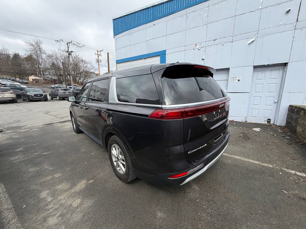 Used 2022 Kia Carnival LX FWD image 3