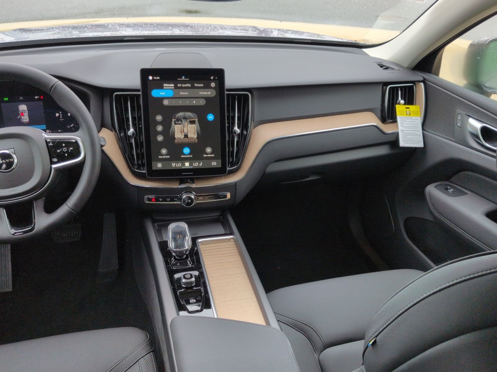 New 2026 Volvo XC60 B5 Plus w/ Protection Package Premier AWD/4WD image 31