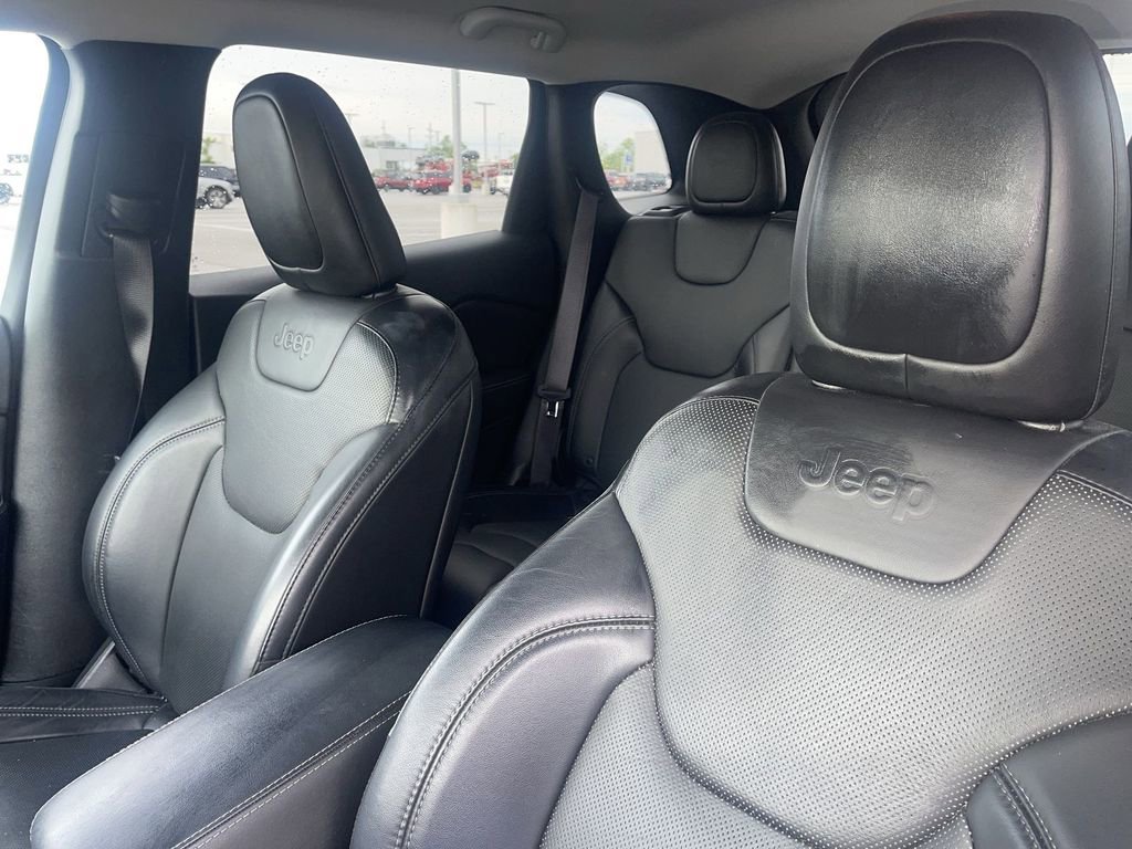 Used 2019 Jeep Cherokee Limited AWD/4WD image 5