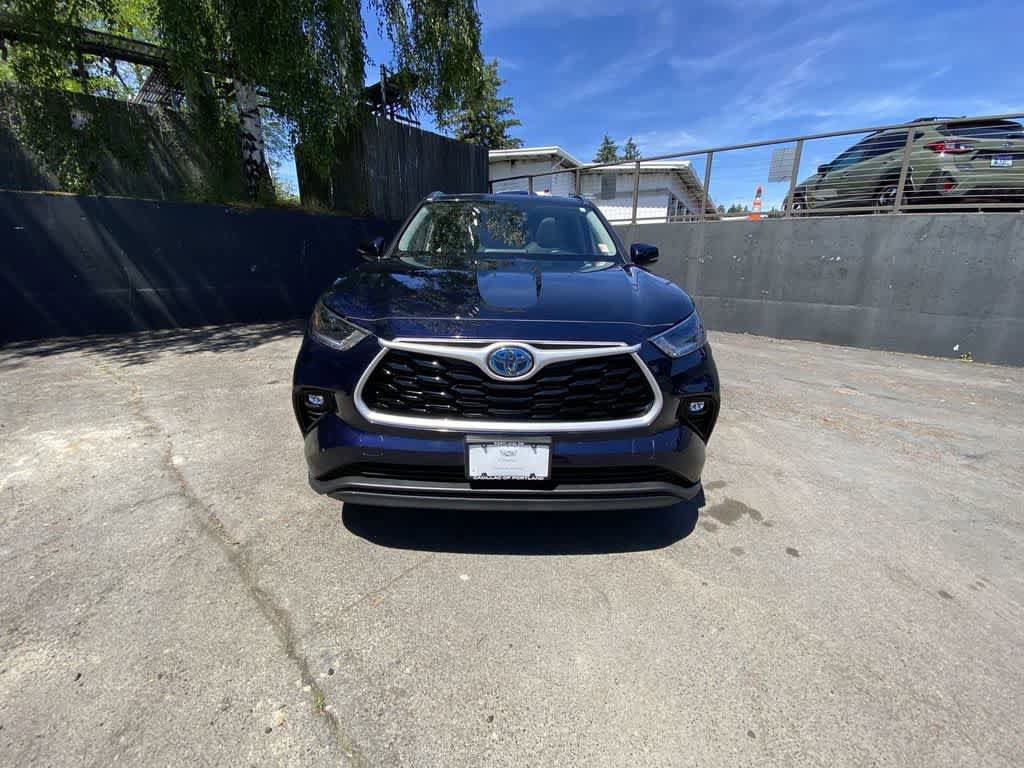 Used 2021 Toyota Highlander XLE AWD/4WD image 9