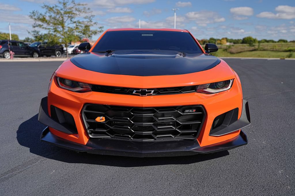 Used 2019 Chevrolet Camaro ZL1 RWD image 2