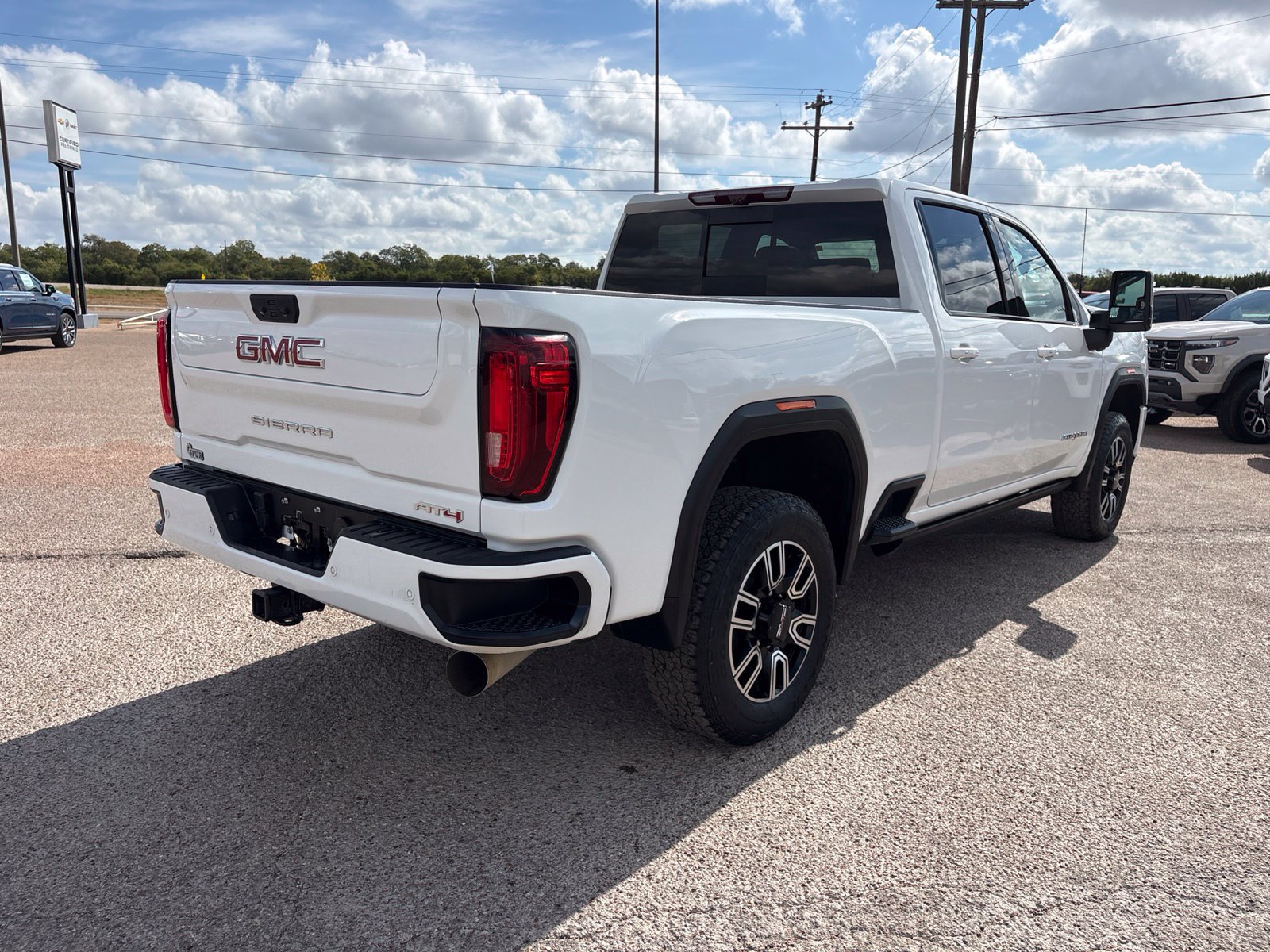 Used 2022 GMC Sierra 2500 AT4 w/ AT4 Premium Plus Package AWD/4WD image 6