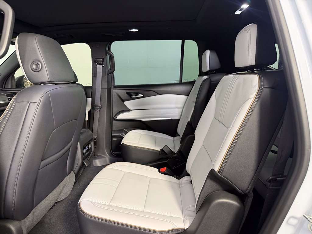 Used 2026 Chevrolet Traverse High Country w/ LPO, Floor Liner Package FWD image 16