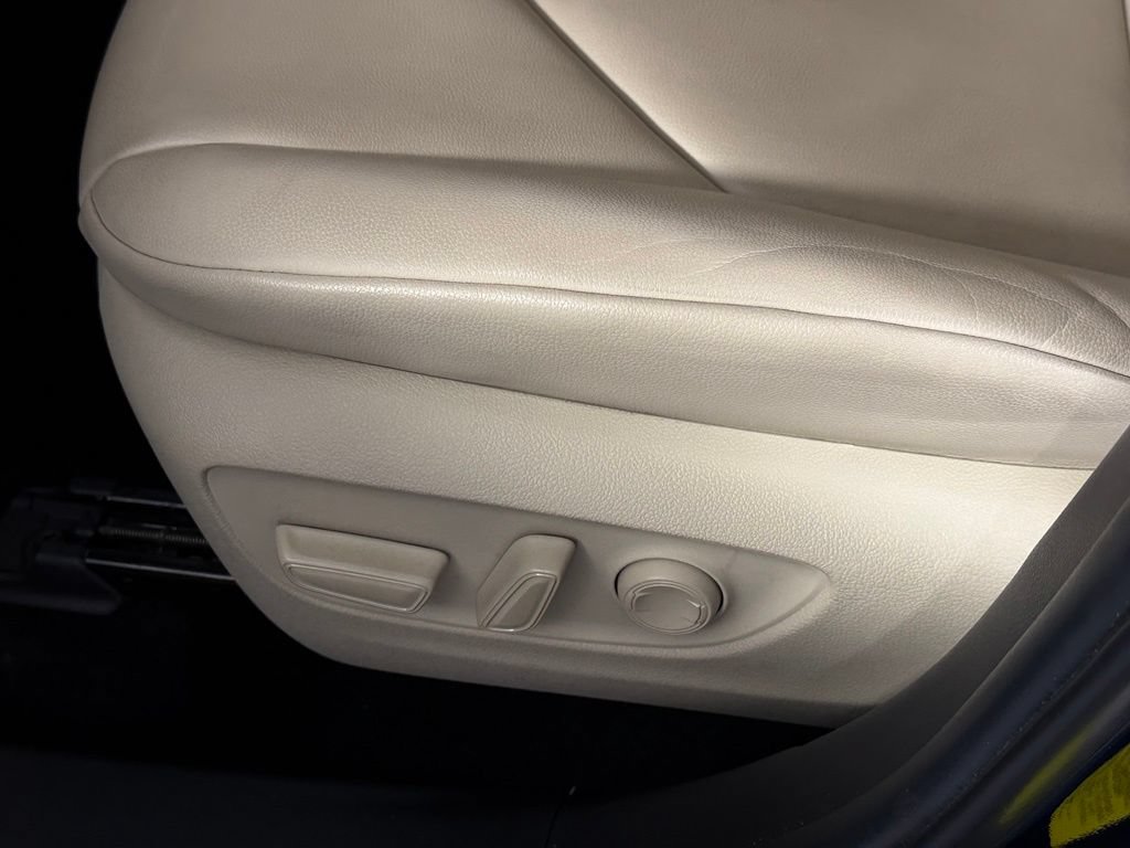 Used 2024 Toyota Highlander XLE FWD image 21