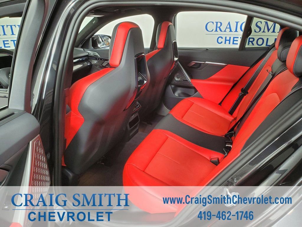 Used 2025 BMW M5 w/ Executive Package image 39