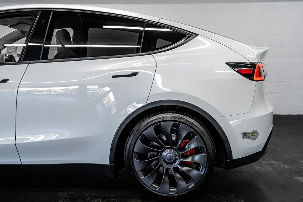 Used 2023 Tesla Model Y Performance AWD/4WD image 13