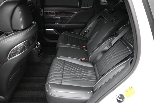 Used 2025 Genesis G90 3.5T AWD/4WD image 19