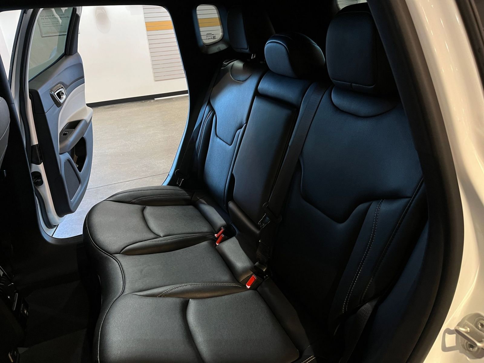 Used 2025 Jeep Compass Limited image 39