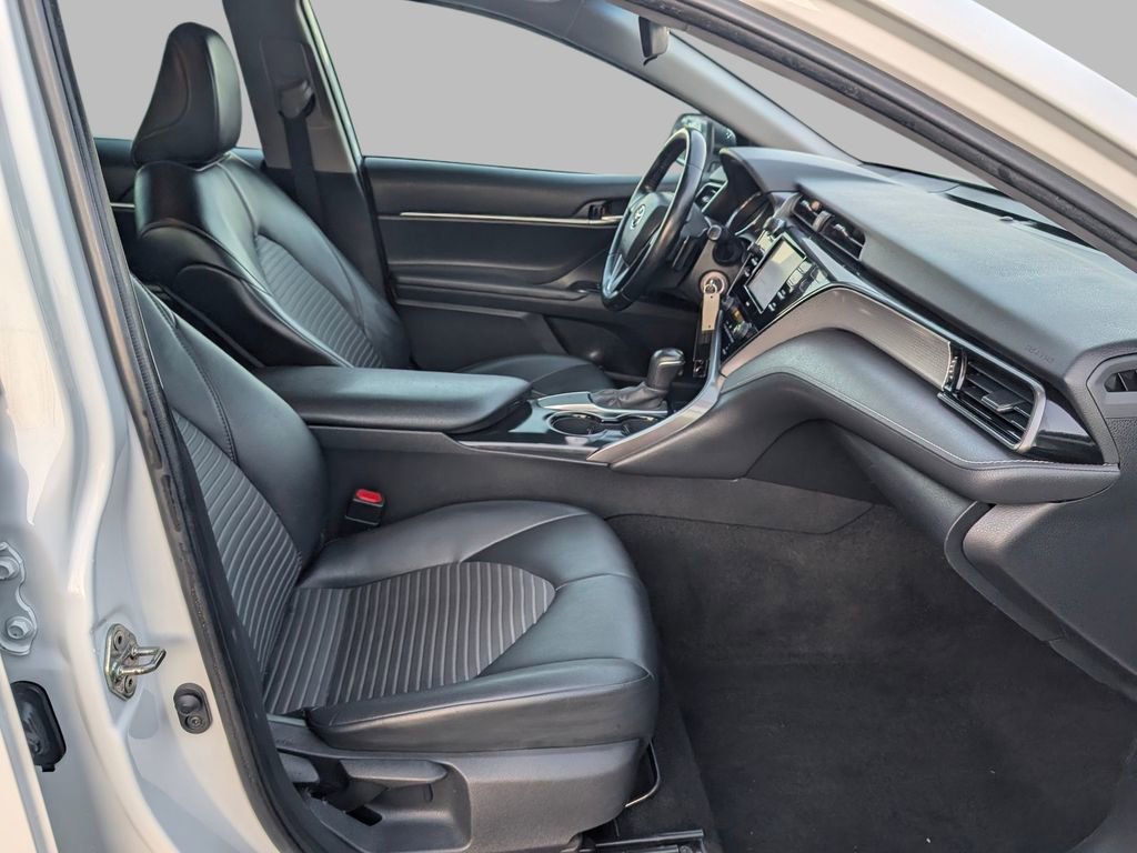 Used 2020 Toyota Camry SE image 10